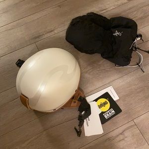 Sweet Protection Helmet + Arc’teryx AlphaSV gloves